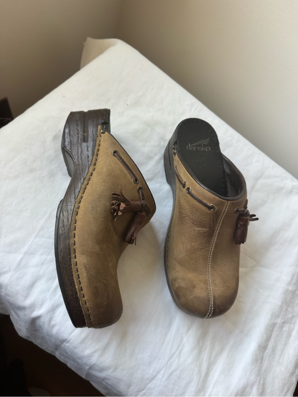 Dansko Shannon Mule clogs, charming side leather tassel detail Size 38 USA 7.5-8